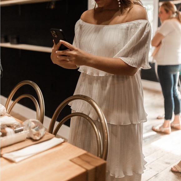 COPY - White tiered midi dress - Picture 3 of 3